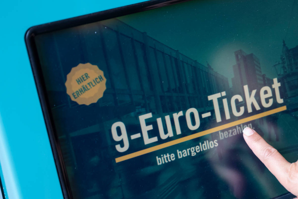 Von Juli bis September 2022 konnten die Menschen in Deutschland mit dem günstigen 9-Euro-Ticket reisen.