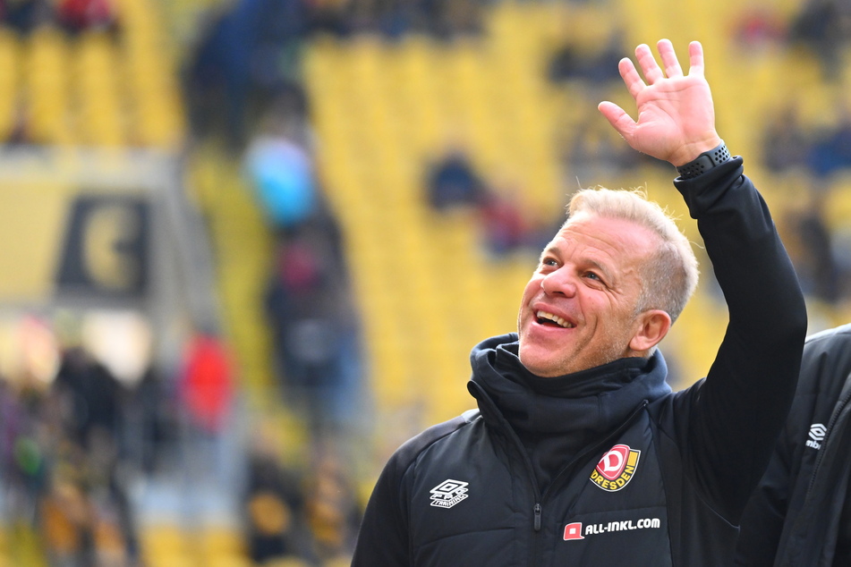 Markus Anfang (49) grüßt von der Spitze - er ist seit 1995 Dynamos Trainer mit dem besten Punkteschnitt.