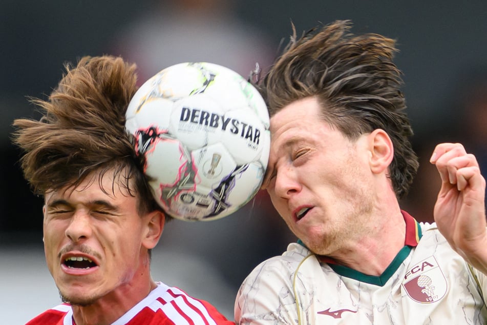 Bild mit Symbolcharakter: Cottbus schenkte Augsburg nichts, das Spiel war bis zum Schluss auf Augenhöhe.
