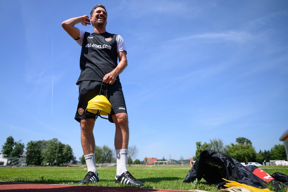 Dass der Himmel auch über Dresden nicht immer strahlend blau ist, hat Thomas Stamm (42) natürlich auch schon mitbekommen. Dynamos Trainer wünscht sich für den Verein insgesamt ein besseres Klima.