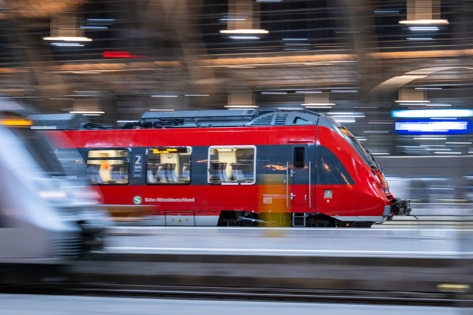 Unter anderem die Regionalbahn RB 20 und der Regionalexpress RE 15 sind betroffen. (Archivbild)