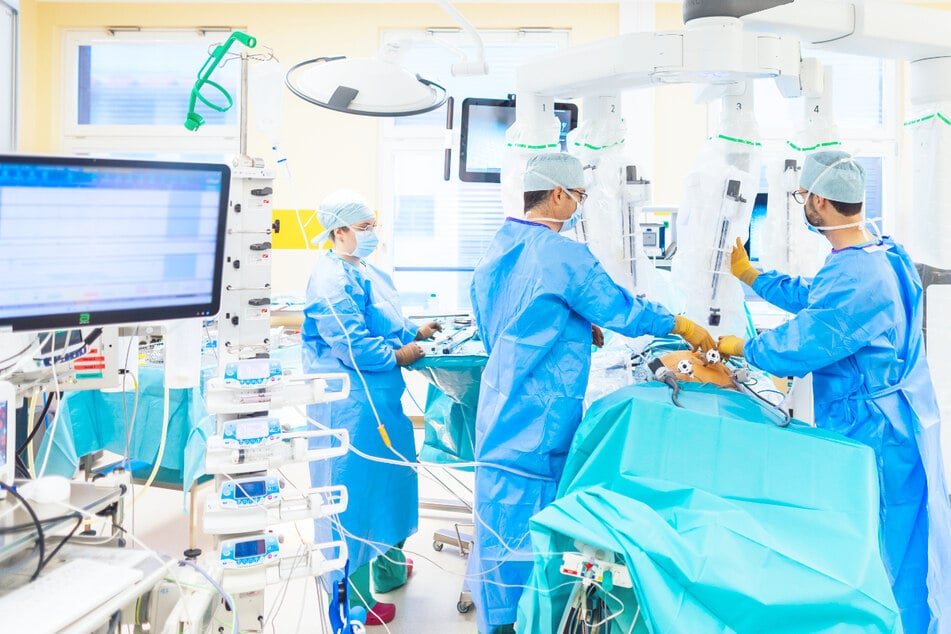 Helios Kliniken in Leipzig präsentieren Robotik im OP