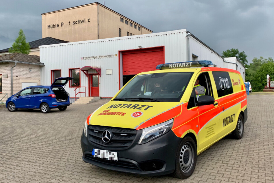 Polizisten, Feuerwehrleute und eine Ärztin waren an der alten Mühle im Einsatz.