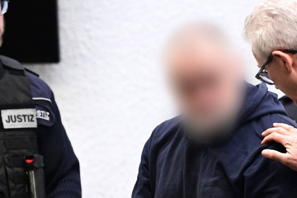 Verdächtiger bestreitet alles: Hat er die Leiche seiner Freundin eingemauert?