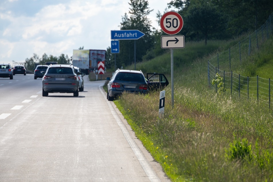 Auf der A72 krachten ein BMW und ein Hyundai zusammen.