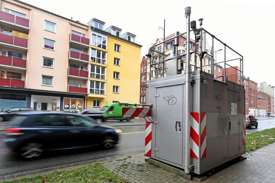 In den Städten aufgebaute Geräte wie dieses messen kontinuierlich die Feinstaubwerte. (Symbolbild)