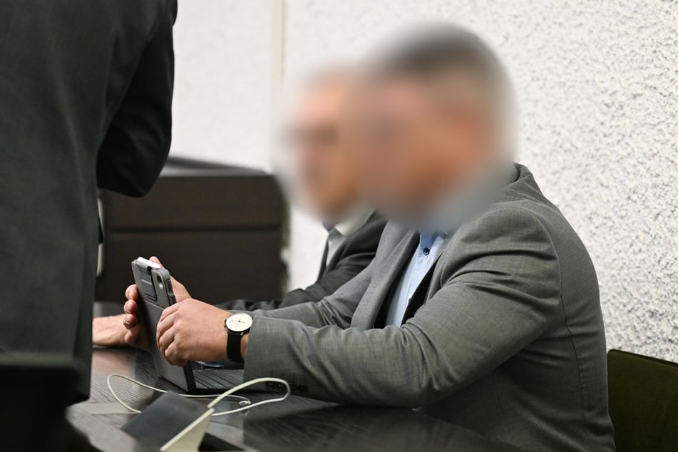 Die Angeklagten sollen falsche Angaben über die wirtschaftlichen Verhältnisse und über den Stand beim Bau des Hochhauses gemacht haben.