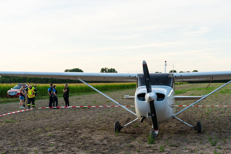 Der Fluglehrer landete die Maschine trotz Motorausfall unversehrt auf einem Feld.