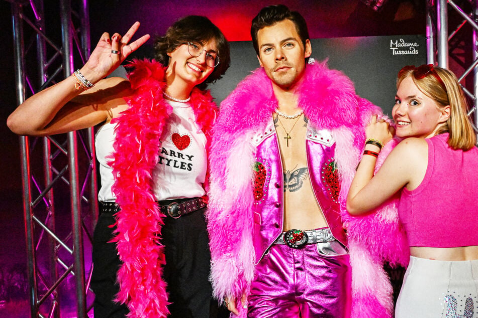 Harry Styles ganz in Pink: Mega-Star bekommt Wachs-Zwilling bei Madame Tussauds