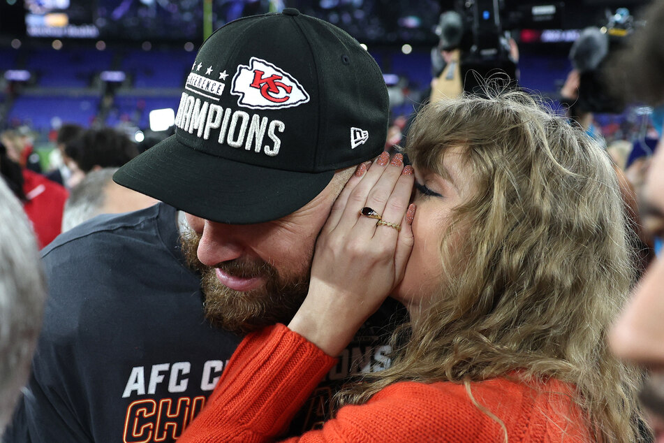 Taylor Swift (r.) has been welcomed with open arms by Travis Kelce's Chiefs teammates amid their romance.