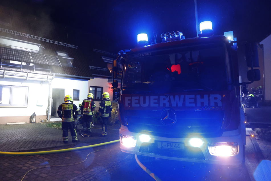 Die Feuerwehr wurde am Dienstagabend zu einem Kellerbrand in Chemnitz-Adelsberg gerufen.