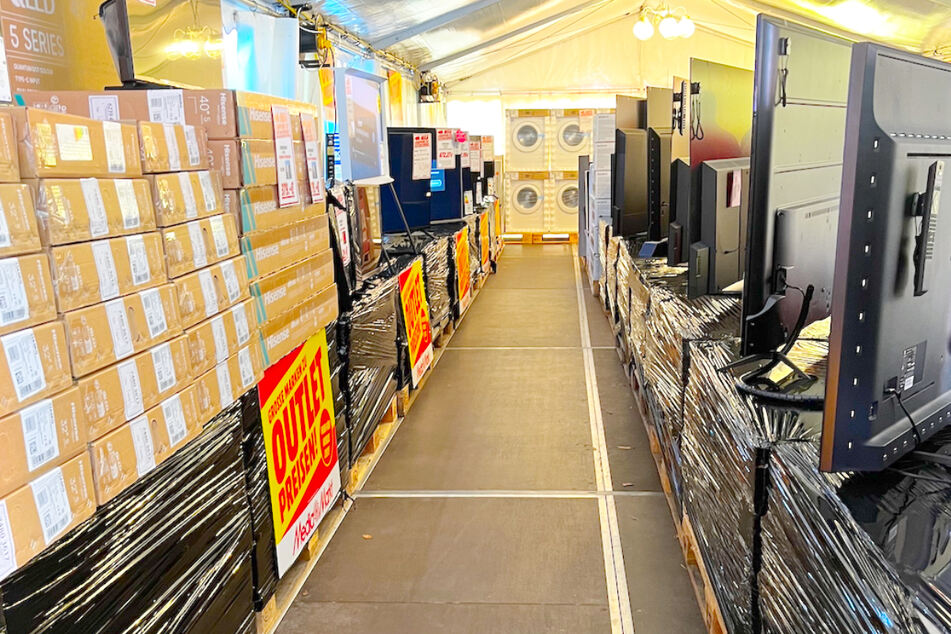 MediaMarkt Stuttgart-Feuerbach füllt in der zweiten Welle das Outlet-Zelt mit vielen neuen Angeboten.