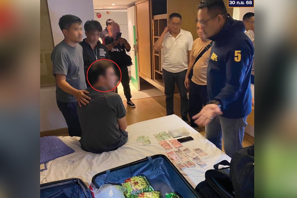 Die Polizei stürmte das Hotelzimmer und fand die Drogen.