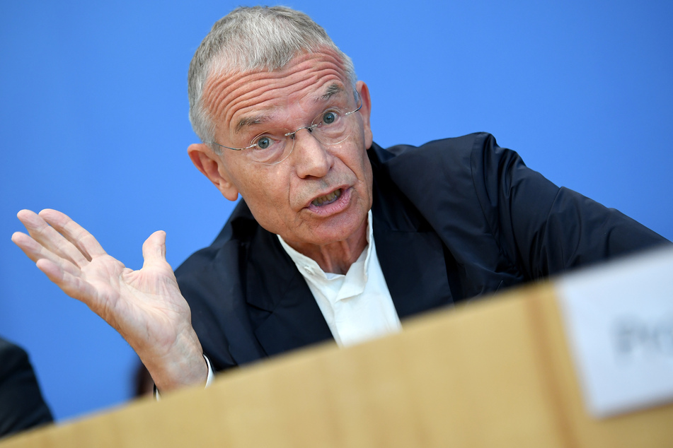 Klaus Hurrelmann, Bildungs- und Gesundheitswissenschaftler an der Hertie School in Berlin, fordert mehr Hilfsangebote für Familien.