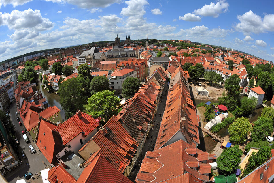 Die Inzidenz in Thüringen (im Foto: Blick auf die Krämerbrücke in Erfurt) sinkt weiter, weitere Lockerungen sind bald im Freistaat möglich.