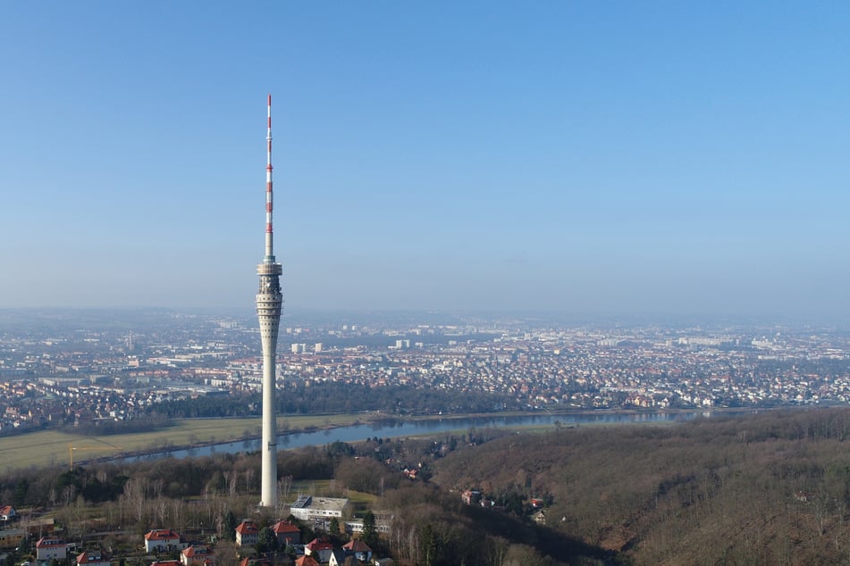 Damit die Dresdener die Aussicht vom Fernsehturm genießen können, müssen sie erst einmal dahin kommen. Doch wie das gelingen soll, ist weiterhin unklar.