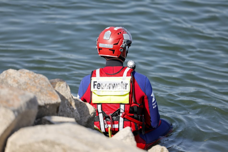 Nach dem Verschwinden eines Jugendlichen läuft am Badesee ein Großeinsatz der Rettungskräfte. (Symbolbild)