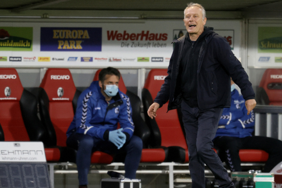 In der Partie gegen Borussia Mönchengladbach: Freiburgs Trainer Christian Streich gibt Anweisungen.