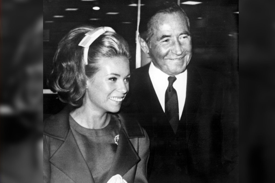 Der Unternehmer und Kaufhauskönig Helmut Horten (†78) mit seiner damaligen Ehefrau Heidi (†81), auf einer Aufnahme Ende der 1960er Jahre.