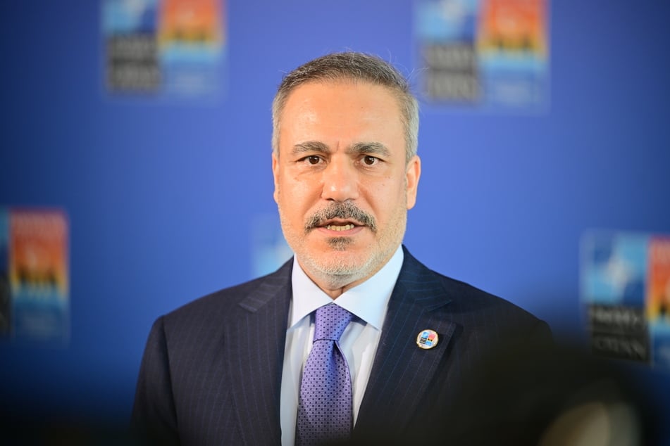 Der türkische Außenminister Hakan Fidan (57) hat ein Gaza-Treffen angekündigt.