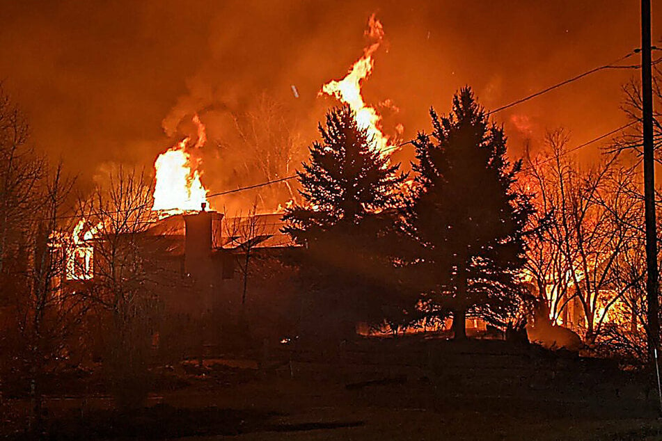 "Fire storm" destroys 1,000 homes as residents remain missing in Colorado wildfire