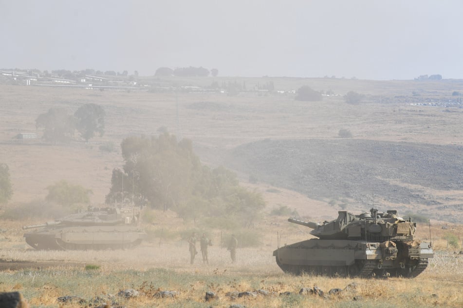 Im Norden Israels, nahe der Grenze zum Libanon, hat die israelische Armee zahlreiche Panzer stationiert. Immer wieder kommt es zu Gefechten.