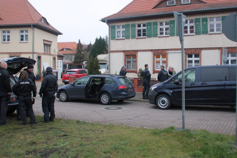 Razzien im Wohnhaus des Mannes in Lauta gehören schon zum Stadtbild.