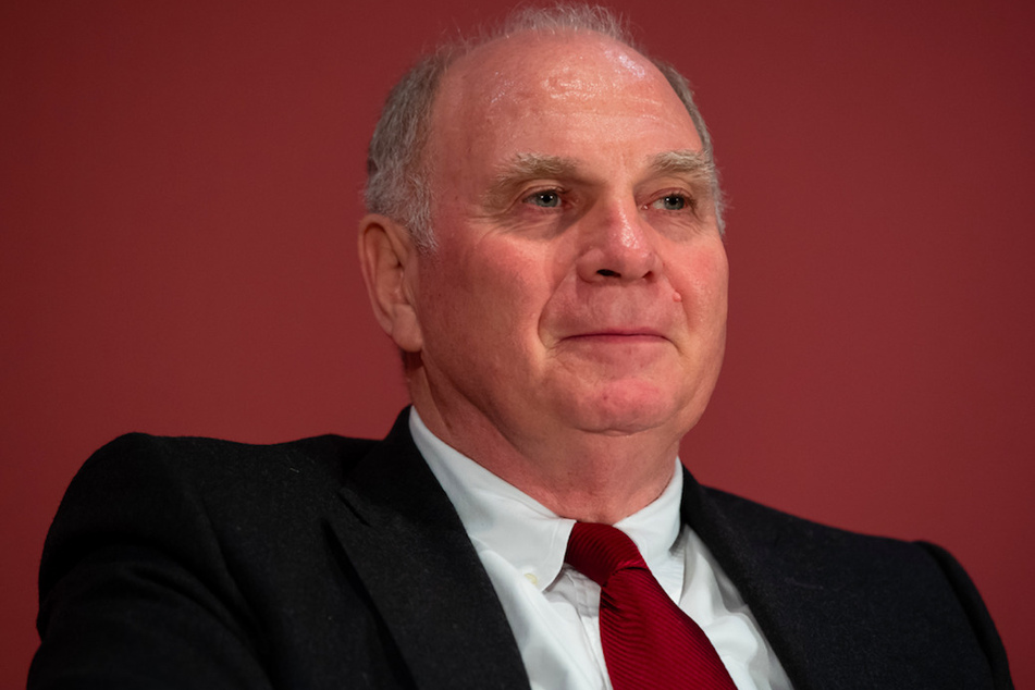 Uli Hoeneß (68), ehemaliger Präsident des FC Bayern, ist gespannt auf die Rückkehr der Fans in Fußballstadien.