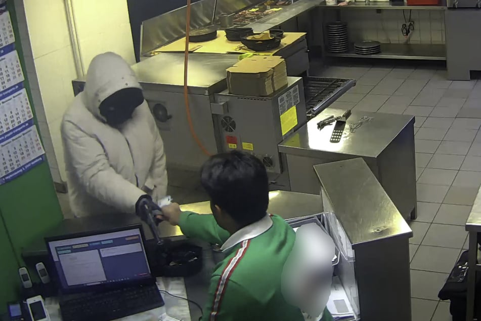 Eine Überwachungskamera filmte die Tat am Donnerstagabend.