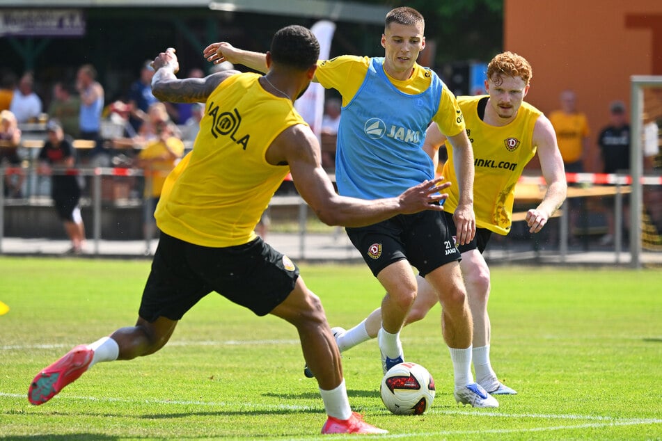 Neuzugang Tobias Raschl (26, M.) soll trotz eines Schlags auf den Fuß bis zum Trainingslager wieder auf dem Platz stehen.
