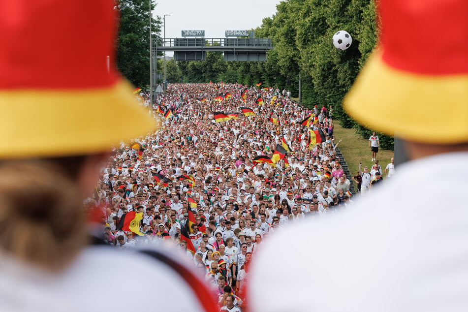 Rund 20.000 Anhänger der DFB-Elf beim Fanmarsch.