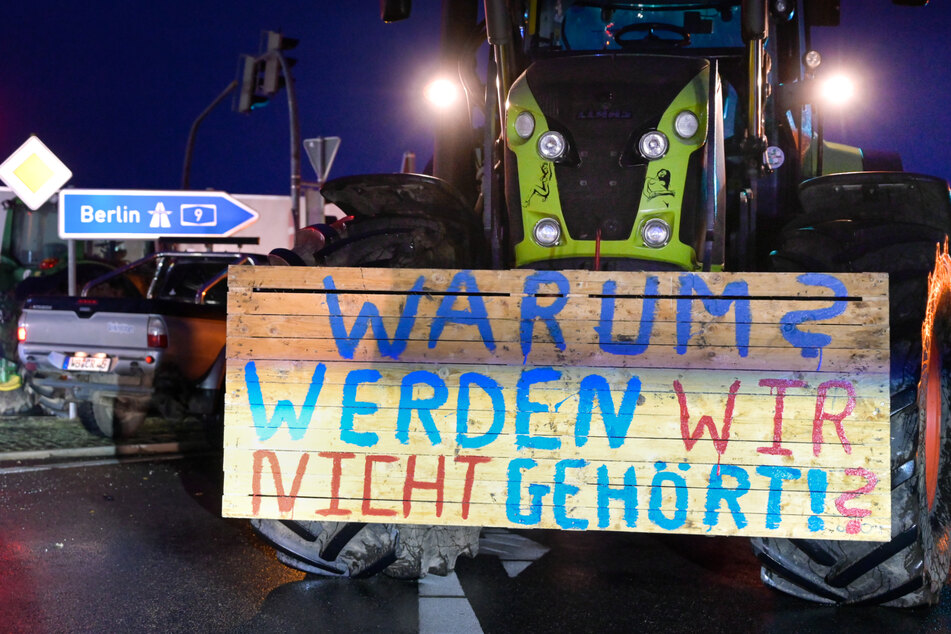 Im neuen Jahr: Bauern kündigen Protestwoche gegen Sparpläne der Regierung an!
