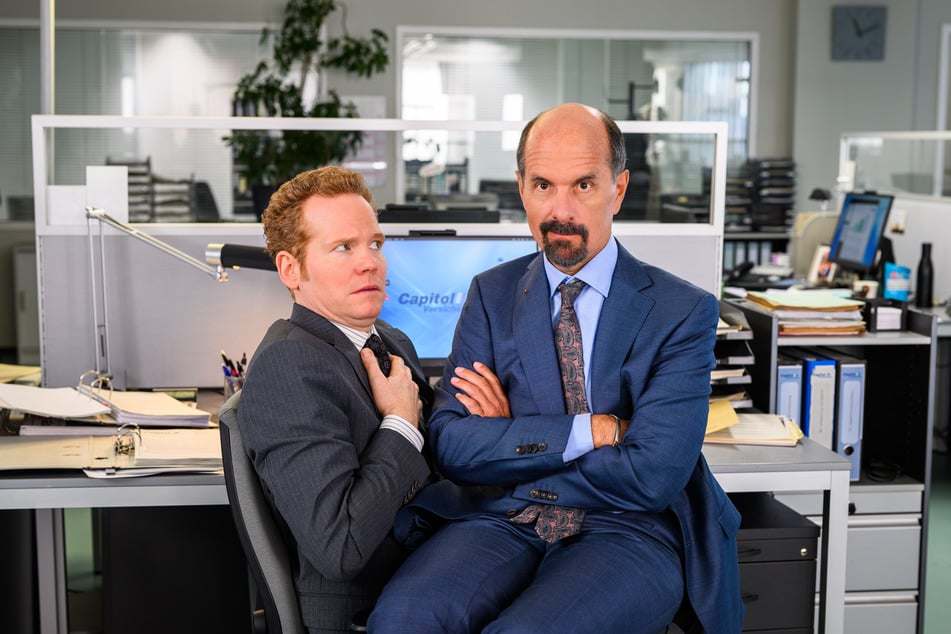 Laurens Walter als Lars Lehnhoff und Christoph-Maria Herbst (59) als Bernd Stromberg in dem Serien-Hit "Stromberg", welche von 2004 bis 2012 auf ProSieben ausgestrahlt wurde. Der letzte Kinofilm erschien 2014.