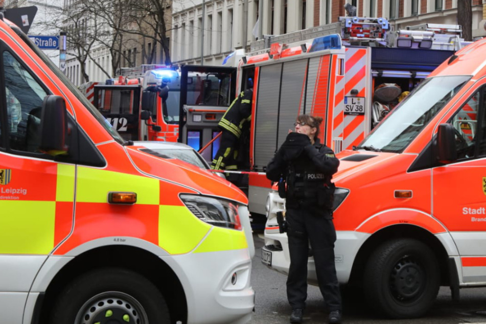 Bei einem Wohnungsbrand an der Ludwigstraße in Leipzig sind am Mittwoch mindestens zwei Frauen verletzt worden.