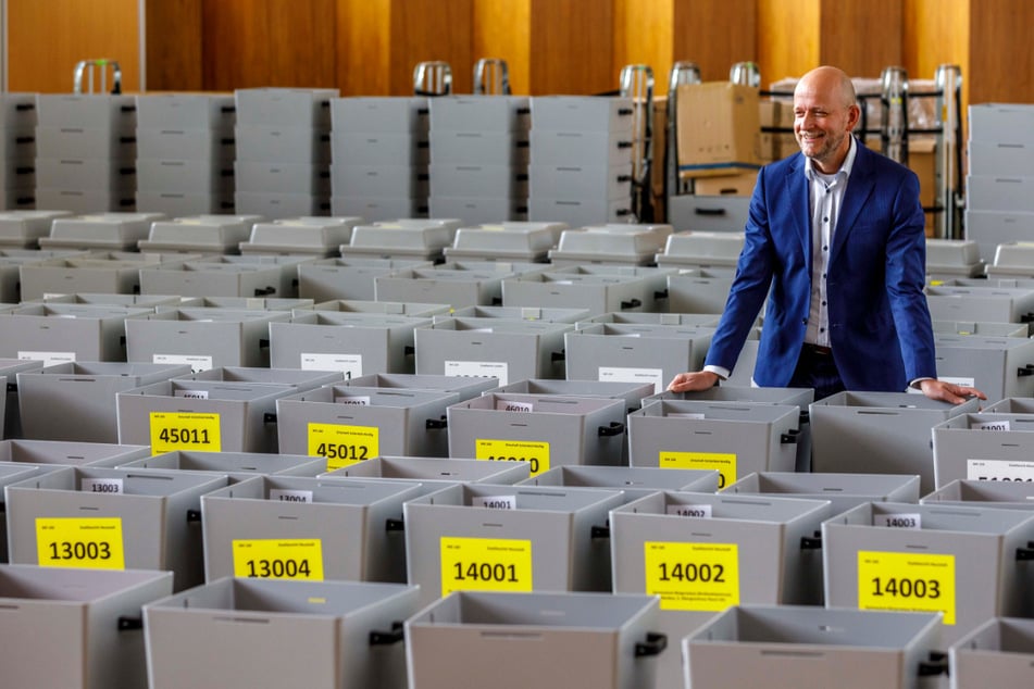 Kreiswahlleiter Markus Blocher (52) ist der Herr der Dresdner Wahlunterlagen.