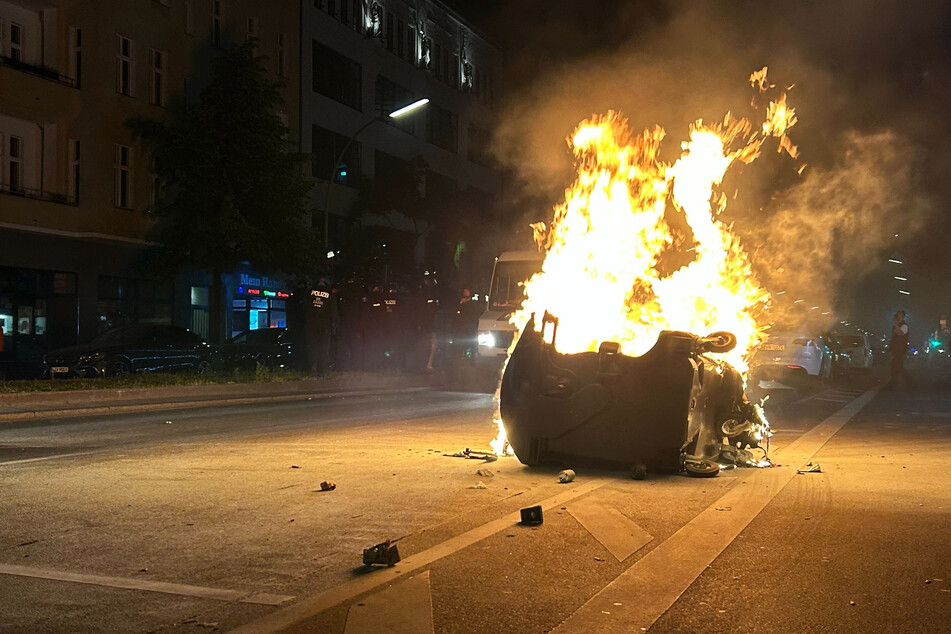 Einige Demonstranten setzten am vergangenen Mittwoch Mülleimer in Brand.