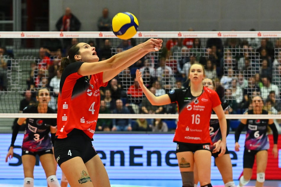 Nathalie Lemmens (29, l.) und Emma Clothier (24, r.) bilden das Duo im Dresdner Mittelblock.