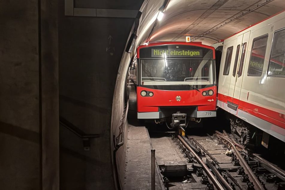 Fahrerlose U-Bahnen krachen ineinander: Waggons entgleist