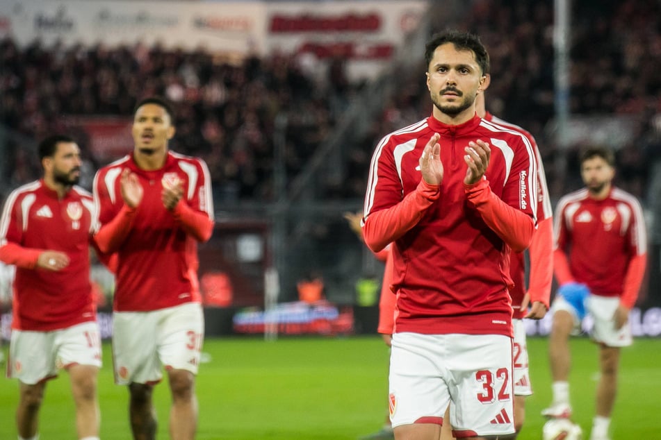 Leonardo Bittencourt (32, r.) musste gegen Nürnberg erneut angeschlagen raus.