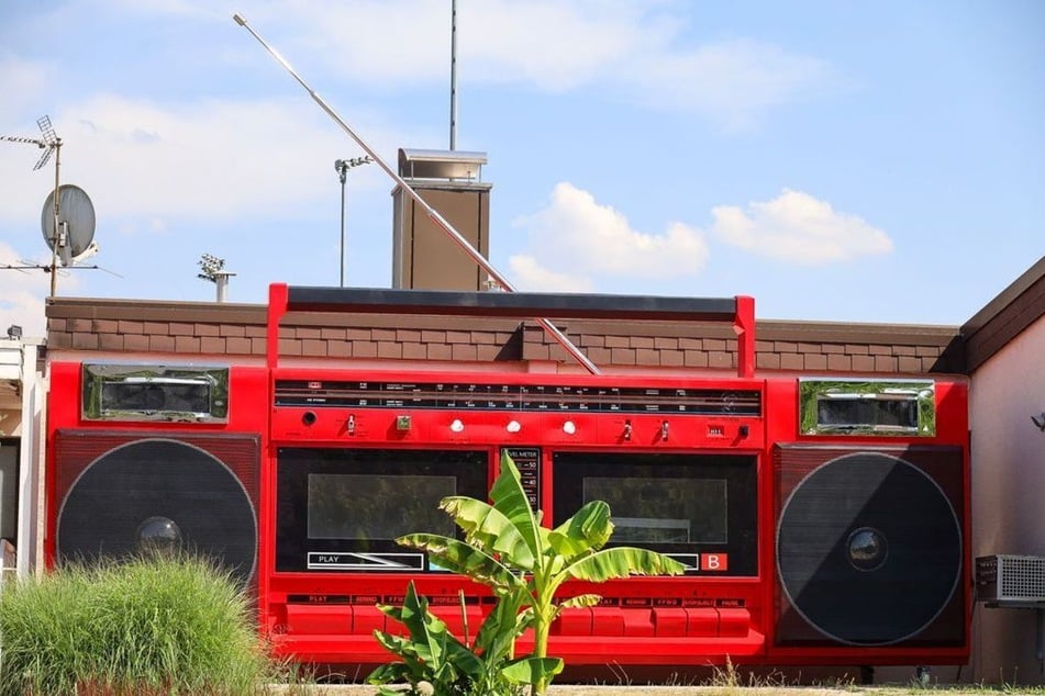 Der Ghettoblaster ist extra gebaut und aus China geliefert worden.