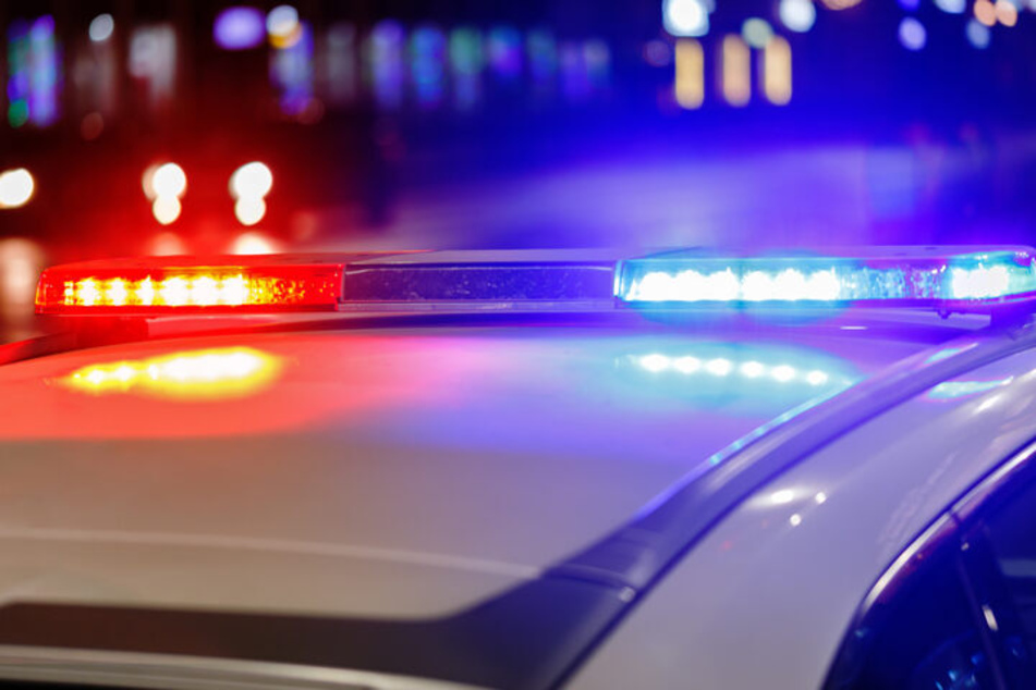 18-Jährige rammt Polizei-Auto auf Verfolgungsjagd, Nagelsperre auf A61 beendet Hatz