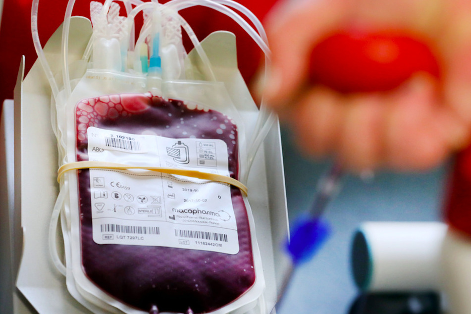 immer mehr Menschen gehen in Bayern zur Blutspende.
