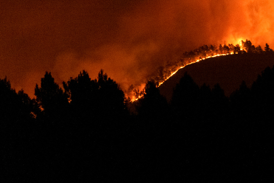 Heftiger Waldbrand in Spanien zerstört über Tausend Hektar Land