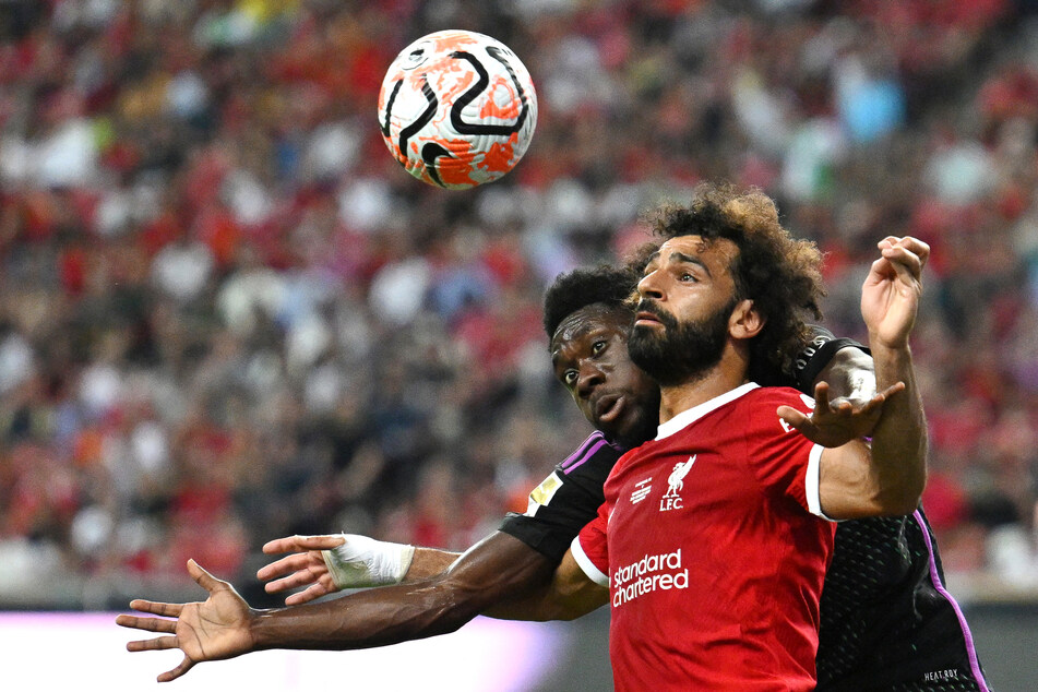 Mohamed Salah (31, l.) spielt seit 2017 unter Jürgen Klopp.