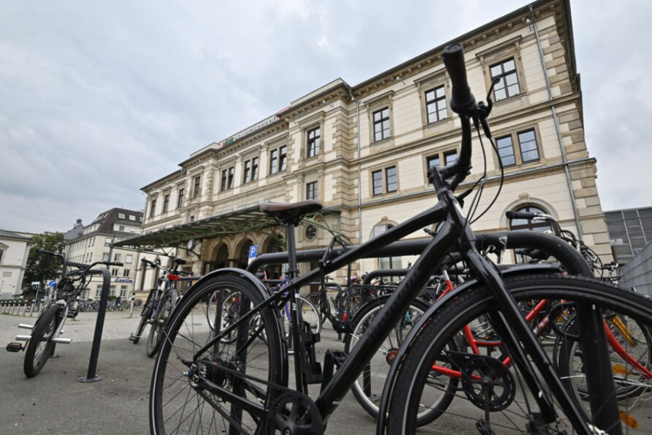Chemnitz: Zum Ersten, zum Zweiten, zum Dritten: Fahrrad-Auktion in Chemnitz gestartet