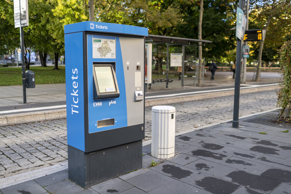 Die Grünen-Fraktion fordert ein breiteres Netz an Ticketautomaten an den Haltestellen der CVAG.