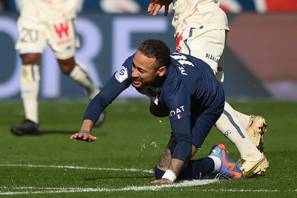 Nach seiner Verletzung im Spiel gegen OSC Lille haben die PSG-Ärzte Neymar (31) nun zu einer Operation geraten.