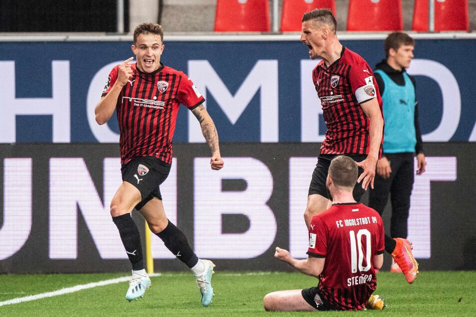 Während Dennis Eckert Ayensa (links) am Millerntor für Ingolstadt auflaufen wird, fallen Marc Stendera (unten) und Stefan Kutschke bei den Schanzern aus.