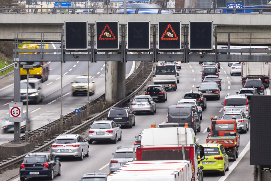 Dass Verkehrspolitik in Zukunft nachhaltiger werden muss, ist entschieden - die Frage ist nun: Wie und wie schnell gelingt das?