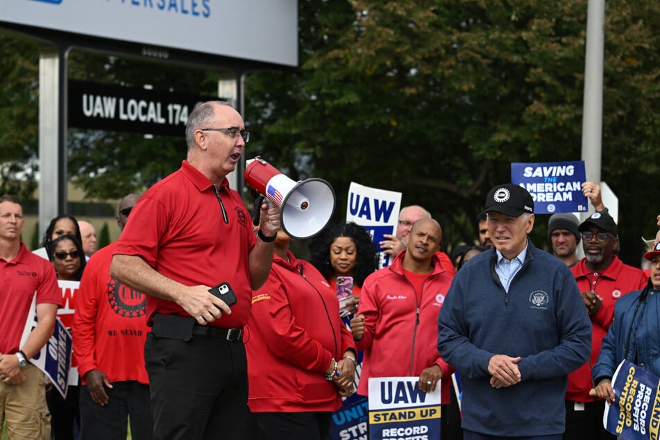 UAW President Shawn Fain (l.) welcomed President Biden to Detroit on Tuesday.